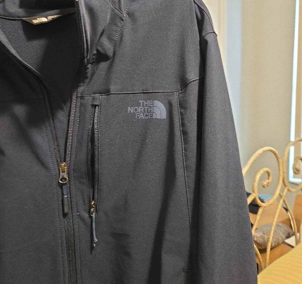 The North Face Men’s Dark Navy Lightweight Zip Jacket Size